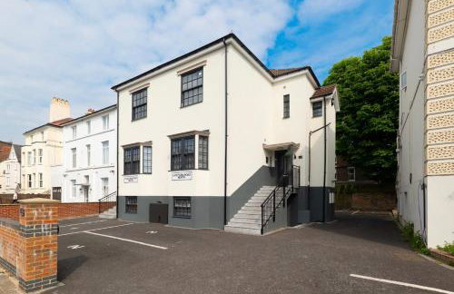 Large One Bedroom Apartments Southsea Sleeps 3 - Free Parking - Foto 26