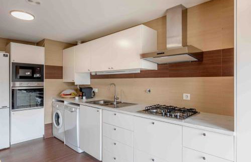 Modern 2 bedroom apt 20 min from city center - Foto 11