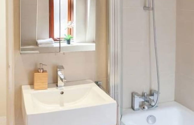 Stylish Apartments next to Buckingham Palace - Photo 45