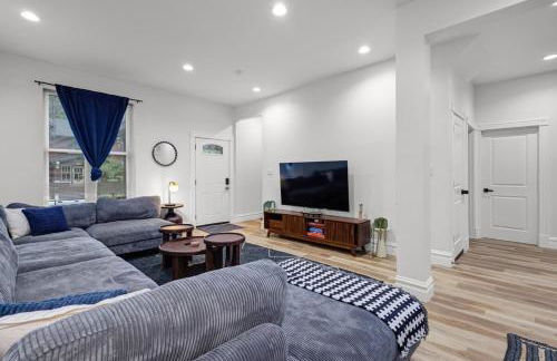 Hartford 5BR Family Home with Games BBQ Grill and Firepit - Foto 24