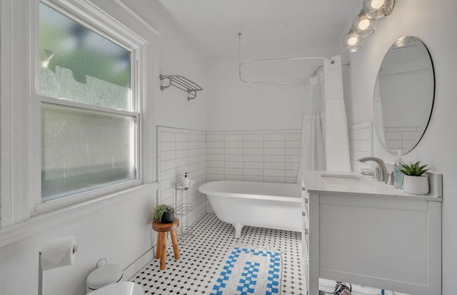 Pet Friendly 5BR Home near Downtown Detroit by RedAwning - Photo 28