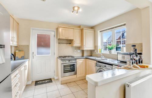 Charming 3-Bed Home with Garden & Parking - Foto 14