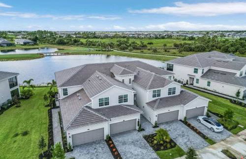 Babcock National Coach Crisp, Elegant and Serene - Foto 73