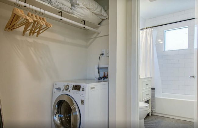 Centrally Located Studio Near Downtown - Photo 10