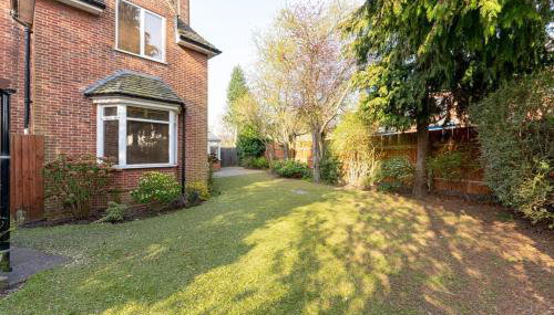 Large Home near Edgbaston Stadium, UOB & QE hospital sleeps 6 - Foto 2, Garden view