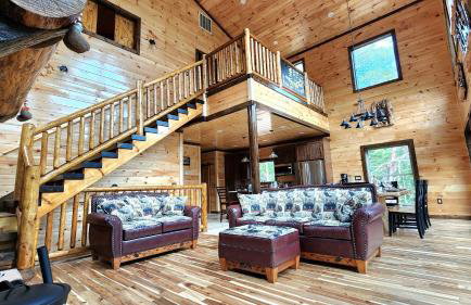 Luxe Cabin with Game Room, Hot Tub & Firepit - Foto 15