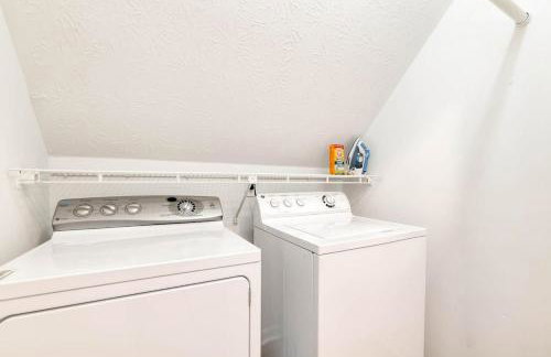 4BR Cozy Family Retreat Near Mall of GA, Near Lake Lanier - Sleeps 10 - Foto 75