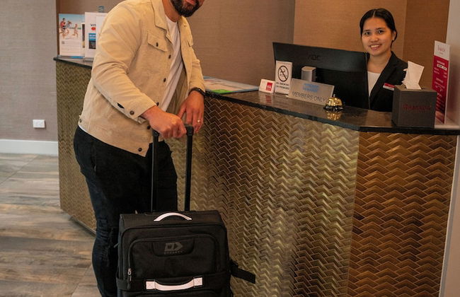 Ramada Suites By Wyndham Victoria Street West - Photo 8