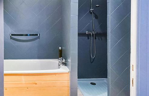 2 Bedroom Nice Apartment In Les Andelys - Foto 24