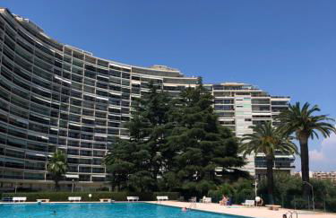 Cannes Marina Résidence Le Surcouf - Studio de 28m2 au 10ème étage avec piscine, terrasse, parking, vue montagne et port : Mandelieu-La Napoule - Foto 6