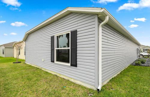 Luxe 2BR in The Villages, Mins to Eastport Town Square With Patio and Kingbed - Foto 26