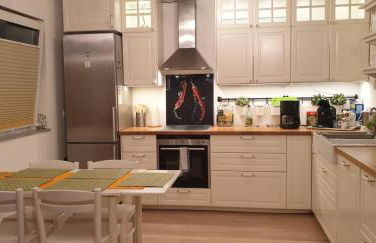 Bright by Trade Fair ICM 15 min direct to City Center 2-BedRoom full 2-BathRoom, free Parking, Balcony, Family and Business friendly - Foto 3