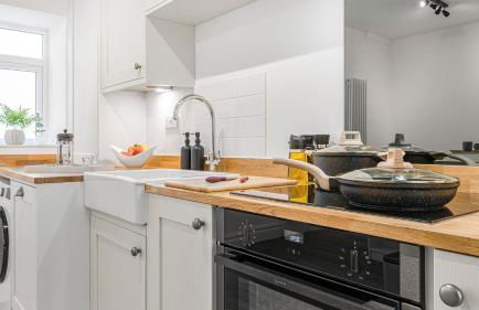 Elegant Garden Apartment, Private Parking & EV Charger, Walk to Town - Foto 38