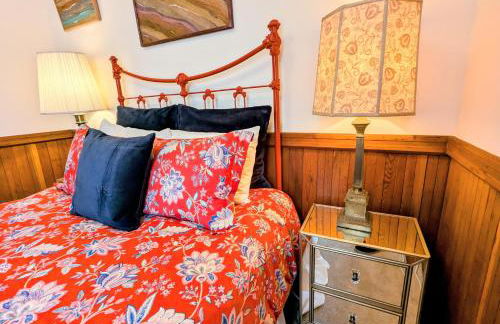 Perfect Location - 4BD,1BA - Restored Redwood Home - Foto 19