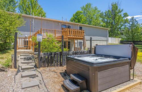 Pet Friendly 3BR 3BA Home near Traverse City with Game Room and Fenced Yard - Foto 3