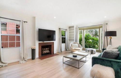 Updated 3-Bedroom LA Home with Backyard, BBQ & Family-Friendly Amenities - Photo 1