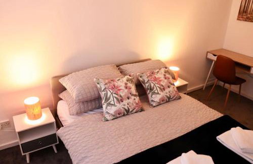 Lovely staycation with family FREE Parking & WiFi - Foto 8