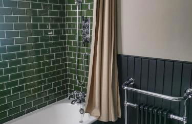 Jameswood Villa - Photo 8