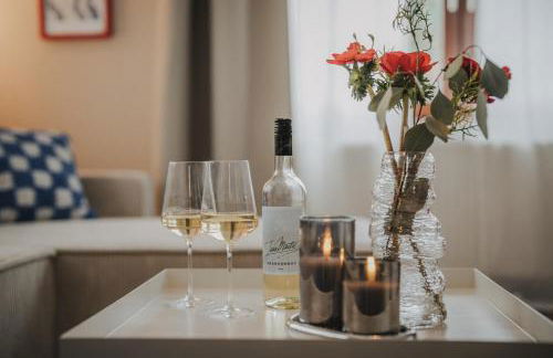 JOBOSTAYS - LINDEN Family Apartment Oldenburg - sehr geräumig 110m2 - Terrasse mit Gartenblick - voll ausgestattete Küche - 2 Bäder - Babybett - 10 Min zu Fuß zum Bahnhof - kostenloses WLAN - Parkplatz - kontaktfreier Check-In - Photo 34