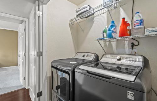 Red Door Hideaway 3BD Hot Tub Foosball - Foto 32