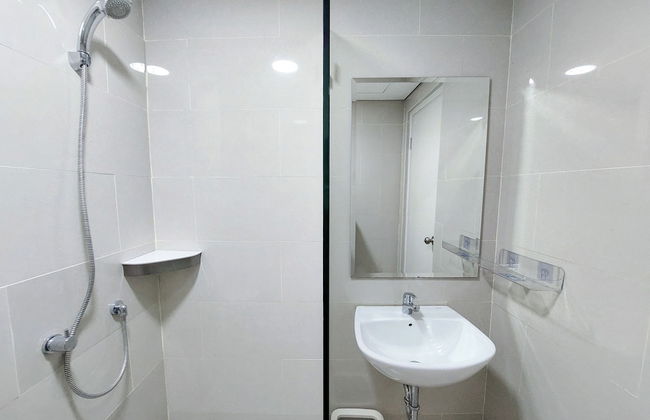 Good Deal and Strategic Studio at Podomoro City Deli Medan Apartment - Foto 12