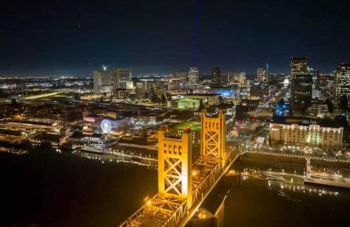 Historic Cottage + Modern Luxury • Walk to Capitol - Foto 58