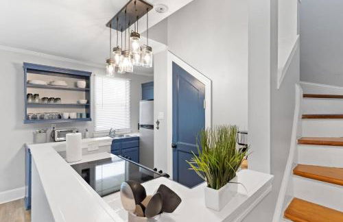 Garden District Balcony Condo w Gated Park - Foto 13