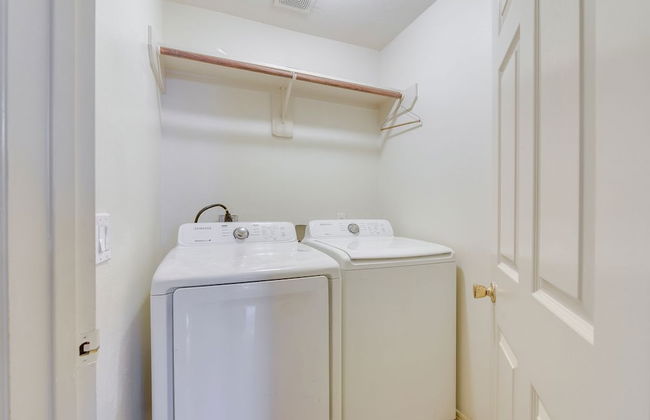 Family Friendly 3 Bedroom 2 bath Home - Photo 3