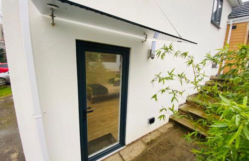 MODERN STUDIO APARTMENT, PRIVATE- DRIVEWAY PARKiNG - Foto 8