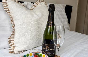 Free off street parking Georgian style Bath apartment - Photo 8