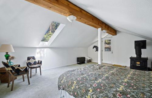 Nestled Inn Vacation Home Rental Evergreen - Trails, Views, Hot Tub, Skiing! - Foto 24