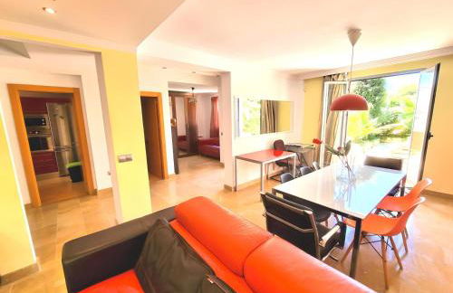 Stunning Home with Outdoor Swimmingpool, 4 Bedrooms and Wifi - Foto 13