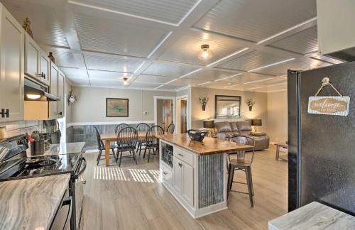 Lakefront Greers Ferry Cabin with Covered Boat Slip! - Foto 13