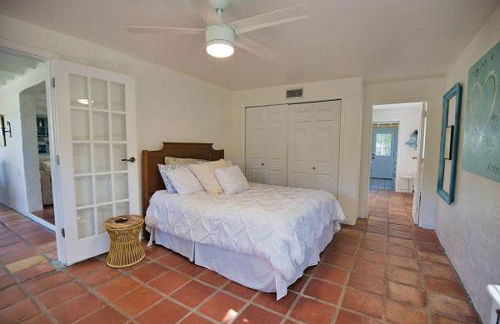 Pet Friendly & Firepit Minutes to Beach Sleeps 6 - Foto 34
