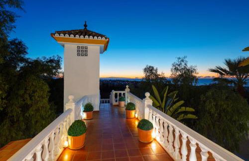 Large Family Villa 500m From Beach with Stunning Views - Photo 10