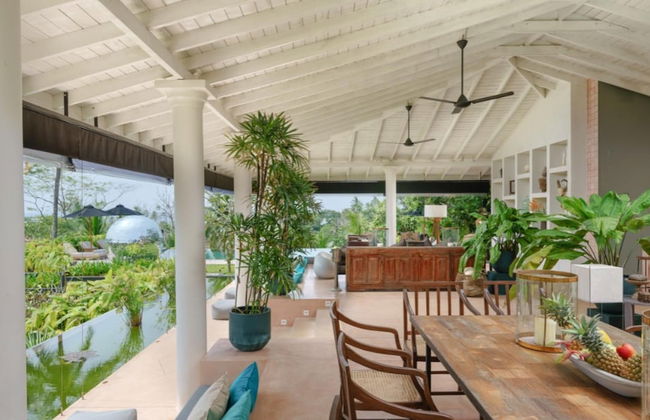 Cool and Contemporary Hilltop Villa With Ocean Views - Photo 25