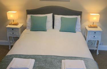 Large 2 bedroom town centre flat with free parking - Foto 2