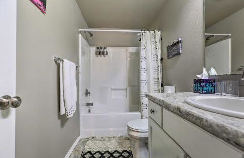 Chic Bend Home with Deck Less Than 3 Mi to Downtown! - Foto 17