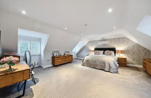 Luxurious Modern Henley Home with Pool & Hot Tub, 5 Bedrooms, Parking - Foto 8