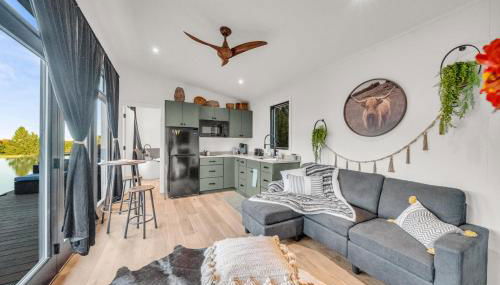 Tiny House on a Waterfall at Private Tiny Lake - Foto 4