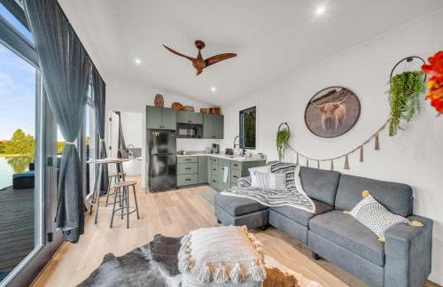 Tiny House on a Waterfall at Private Tiny Lake - Foto 4