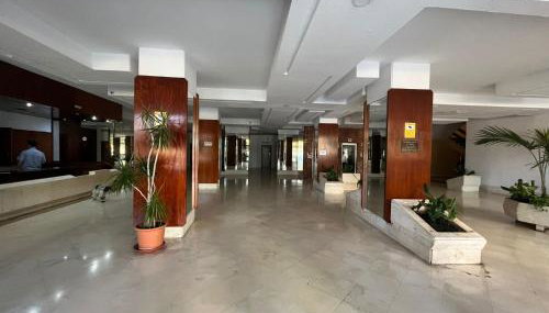 La Rosa Torremolinos PISCINA abierta - Photo 5, Lobby or reception