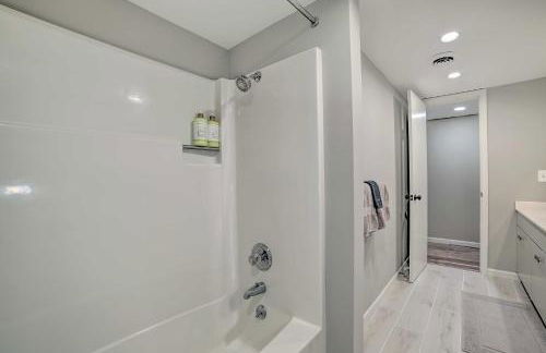 2 Mi to Tunnel of Trees Home with Furnished Deck - Foto 16