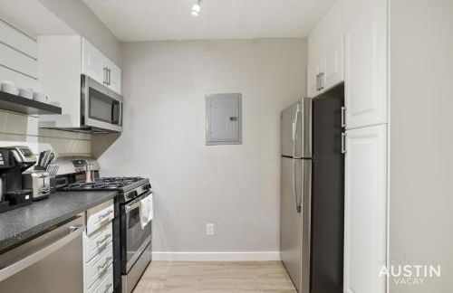 Spacious 2 Apt Combo Sleeps 12 Pool and Pets - Photo 36