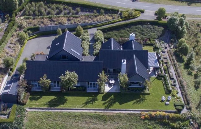 The Lakeview House Apartment - Photo 18