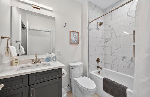 Stylish Downtown Unit with Historic Charm apts - Foto 23