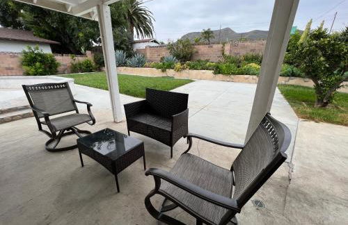 Modern 3 King Beds, Beautiful Large Backyard, WFH, Long Stays, Waterfall, WI-FI, FWY, 25 mins to Beach - Photo 34