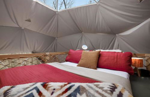 Glamping Dome w Hot Tub Fire Pit & River Access - Foto 17