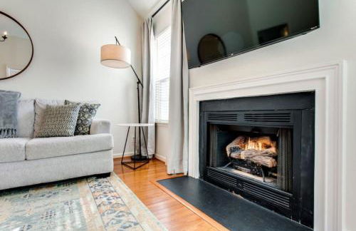 Game Room Fenced backyard Sleeps 10 Fire Pit - Photo 14