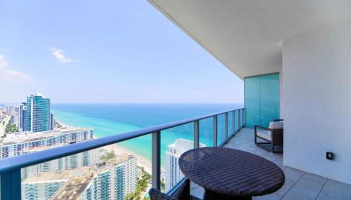 Ocean & City Views l Luxury Beachfront Condo - Foto 2